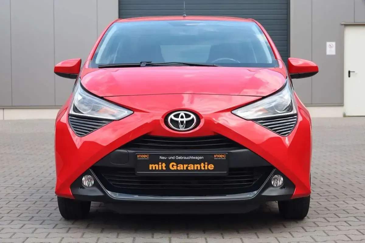 Gebraucht Toyota Aygo Connect Style 72 PS (52 kW) 2018 Rot Kleinwagen