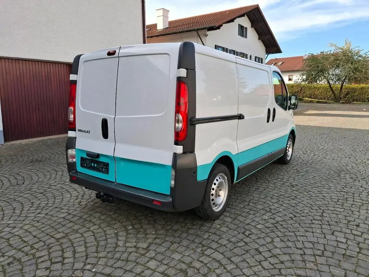 Gebraucht Renault Trafic 115 PS (84 kW) 2009 Weiß Van / Kleinbus