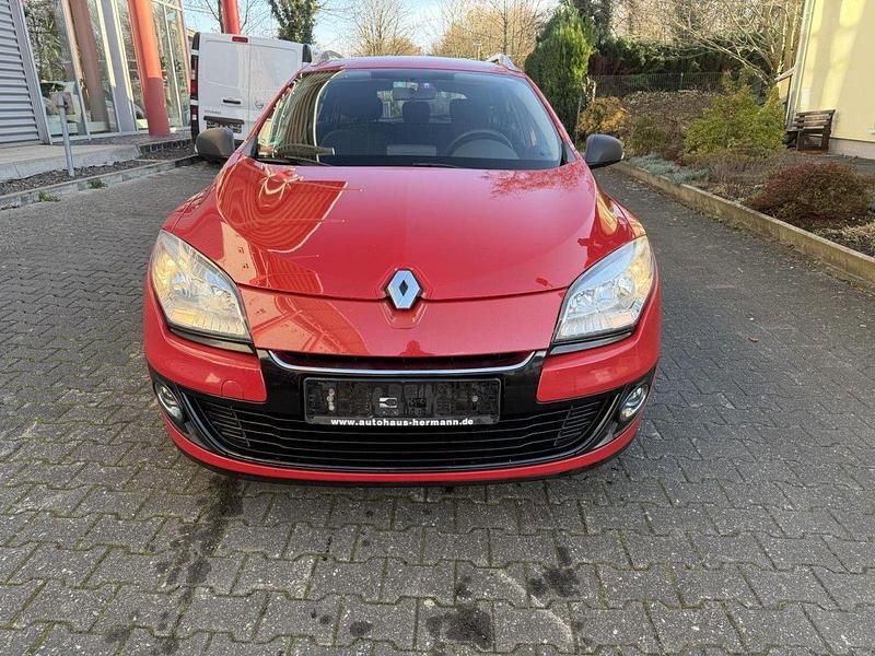 Gebraucht Renault Mégane III 101 PS (74 kW) 2013 Rot Limousine
