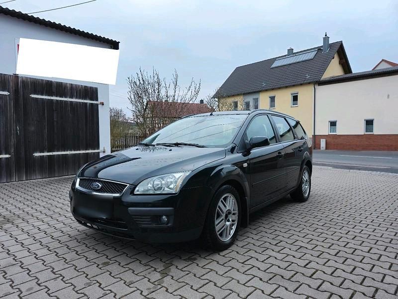 Gebraucht Ford Focus Ghia 115 PS (84 kW) 2005 Schwarz Kombi
