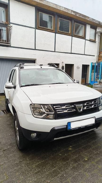 Gebraucht Dacia Duster Celebration 114 PS (83 kW) 2015 Weiß SUV