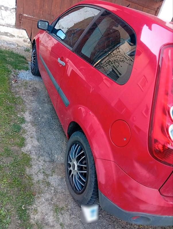 Gebraucht Ford Fiesta 60 PS (44 kW) 2008 Rot Kleinwagen