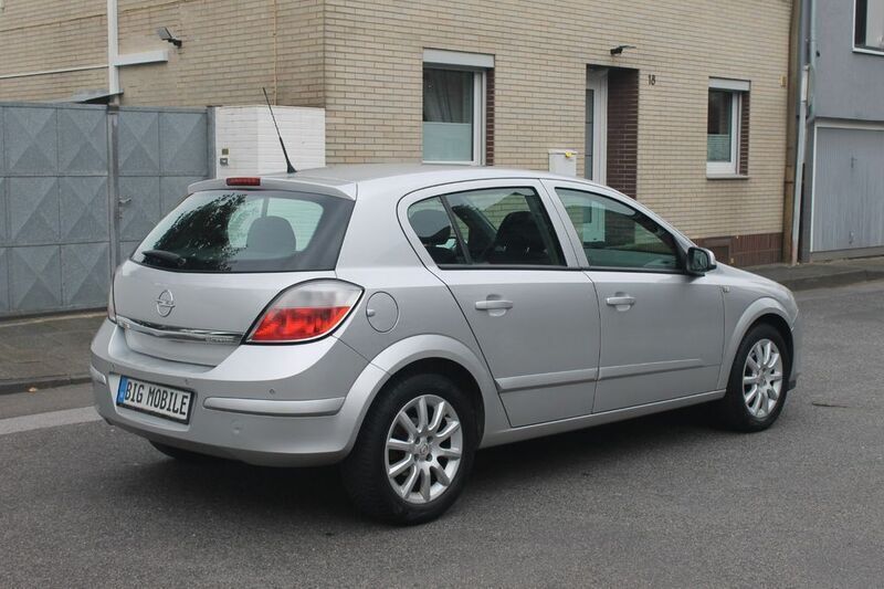Gebraucht Opel Astra Edition 105 PS (77 kW) 2005 Silber Limousine