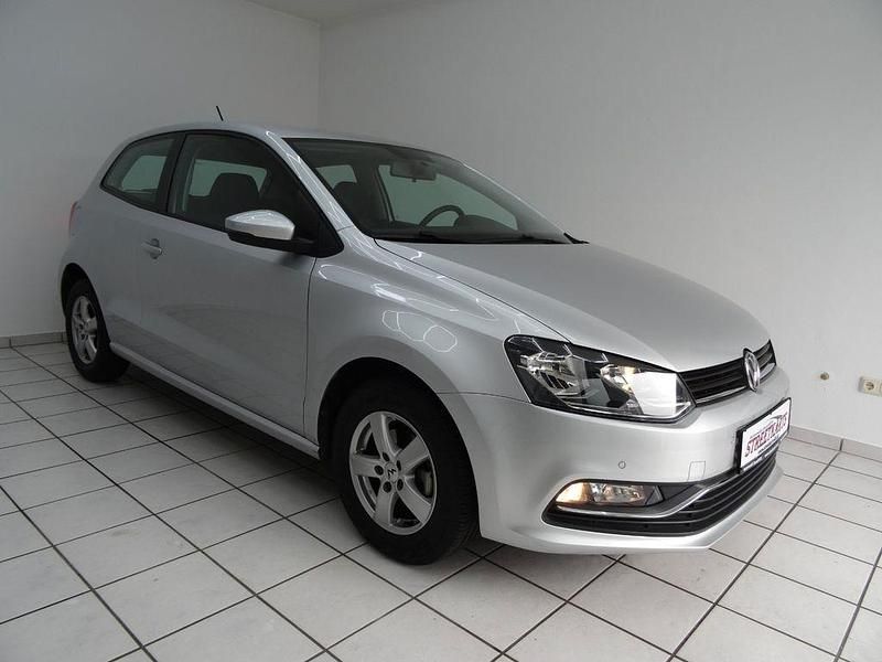 Silber Gebraucht 2015 VW Polo Comfortline Kleinwagen | 10.990 € (Fairer Preis) - Bild 1/4