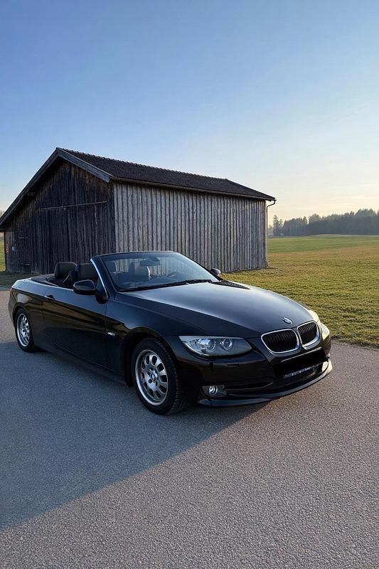 Gebraucht BMW 318 Cabriolet 143 PS (105 kW) 2011 Schwarz Cabrio
