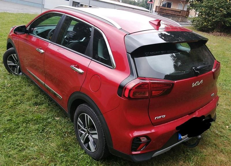 Gebraucht Kia Niro Vision 141 PS (103 kW) 2022 Rot SUV