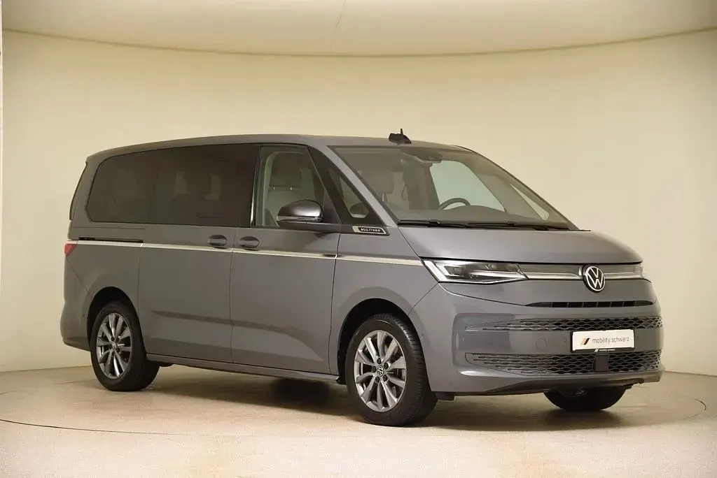 Gebraucht VW Multivan Style 150 PS (110 kW) 2025 Grau Van / Kleinbus