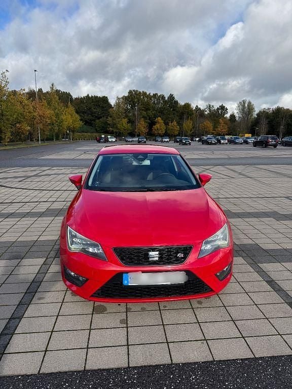 Rot Gebraucht 2013 Seat Leon SC FR Kleinwagen | 8.000 € (Superpreis) - Bild 1/4