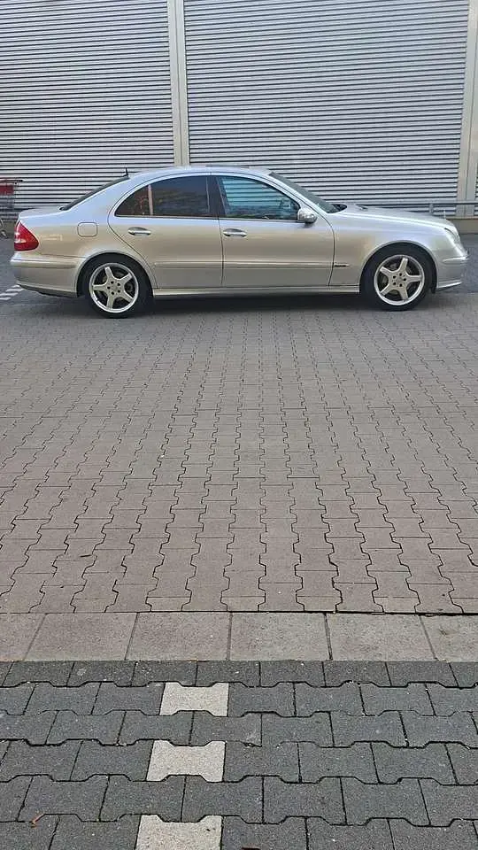 Gebraucht Mercedes E320 Avantgarde 224 PS (164 kW) 2002 Silber Limousine