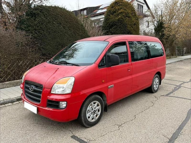 Gebraucht Hyundai H-1 140 PS (102 kW) 2006 Rot Van / Kleinbus