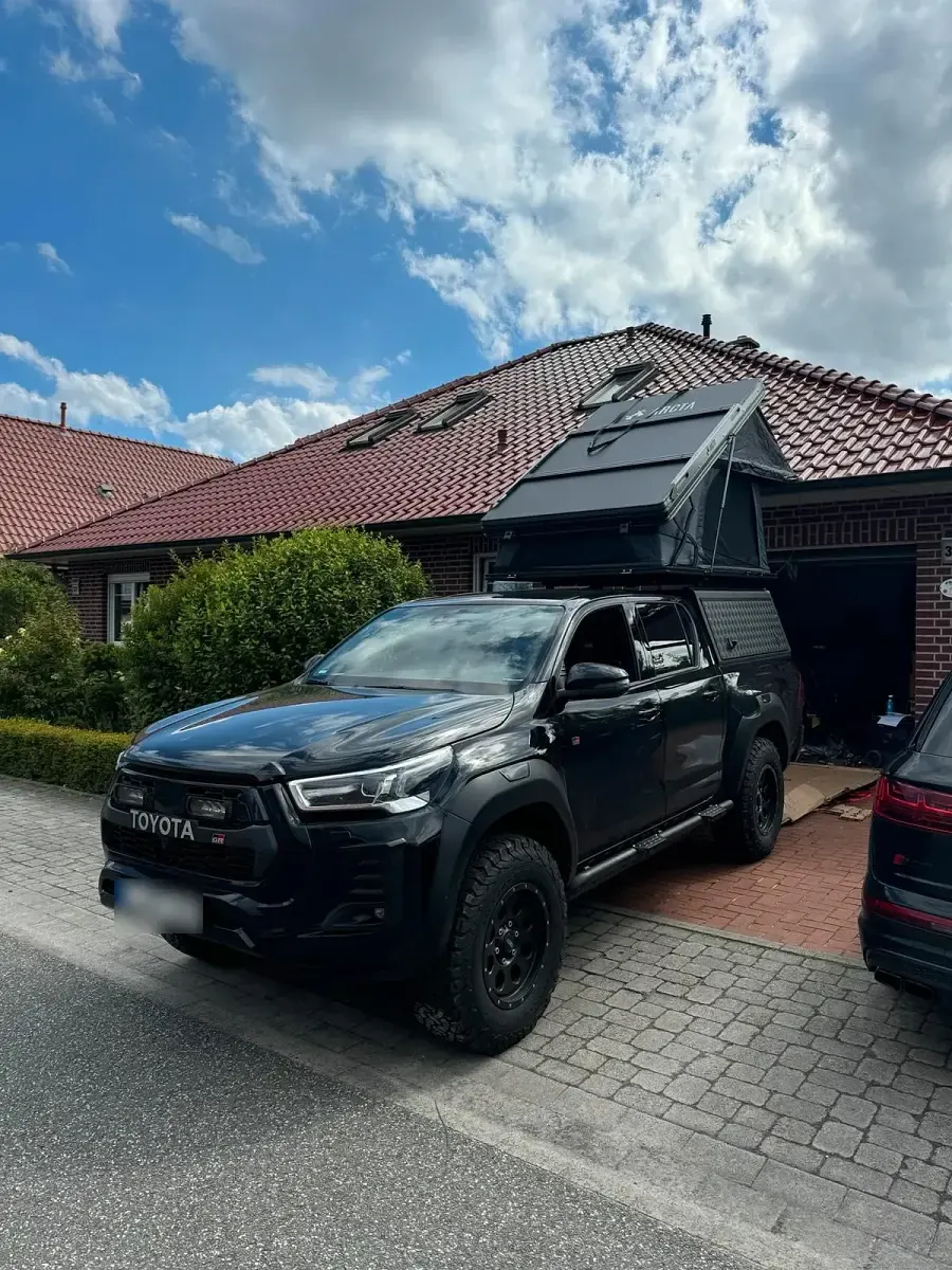 Gebraucht Toyota HiLux Edition 204 PS (150 kW) 2023 Schwarz Pickup
