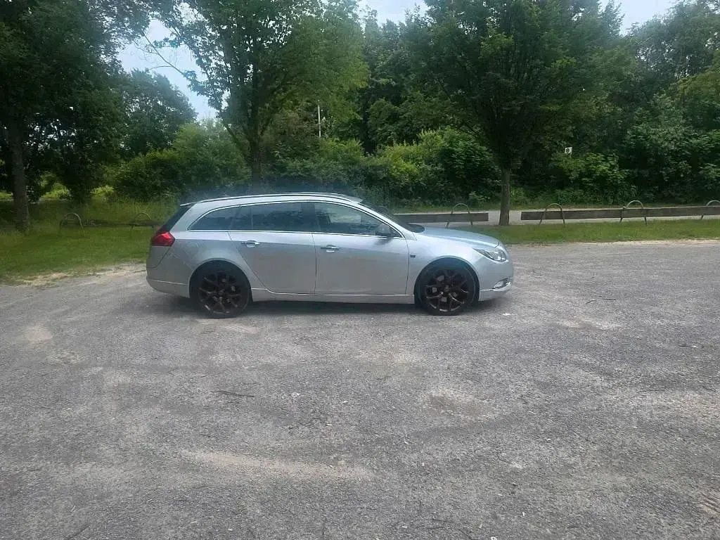 Gebraucht Opel Insignia 260 PS (191 kW) 2009 Silber Kombi