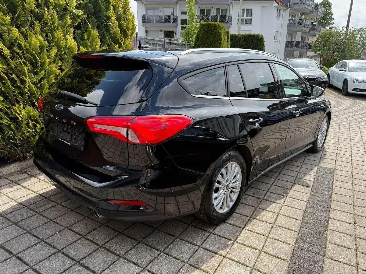 Używany Ford Focus Titanium 150 KM (110 kW) 2020 Czarny Kombi