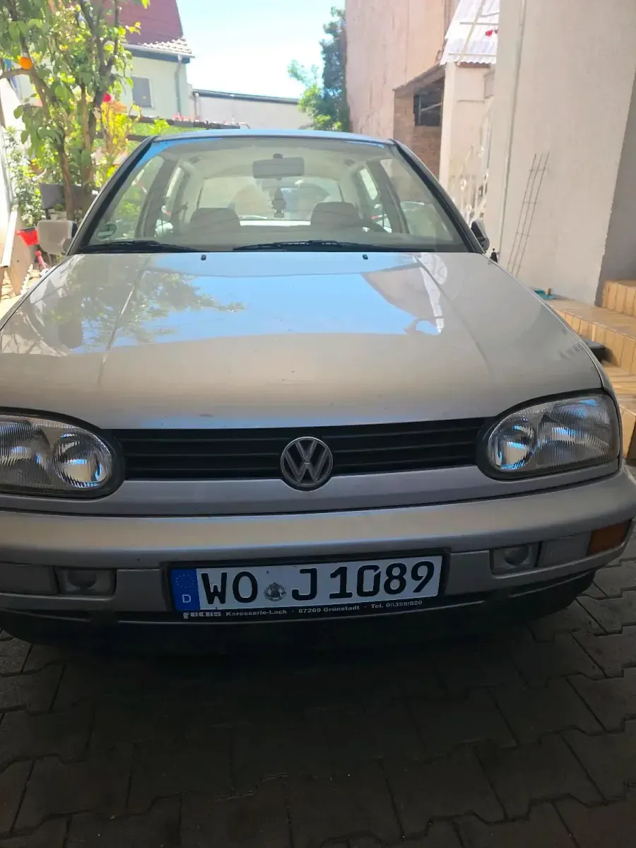 Gebraucht VW Golf III 90 PS (66 kW) 1995 Silber Kleinwagen