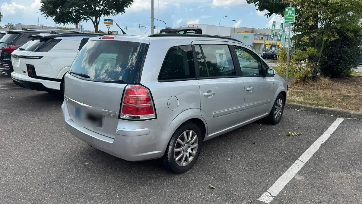 Gebraucht Opel Zafira 140 PS (102 kW) 2008 Silber Van / Kleinbus