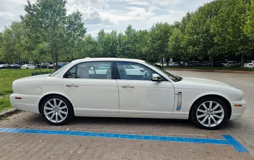 Gebraucht Jaguar XJ8 305 PS (224 kW) 2008 Weiß Limousine