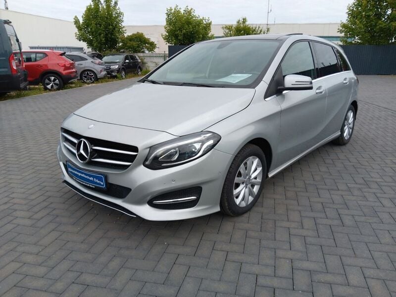 Silber Gebraucht 2015 Mercedes B180 Van / Kleinbus | 13.990 € (Fairer Preis) - Bild 1/4