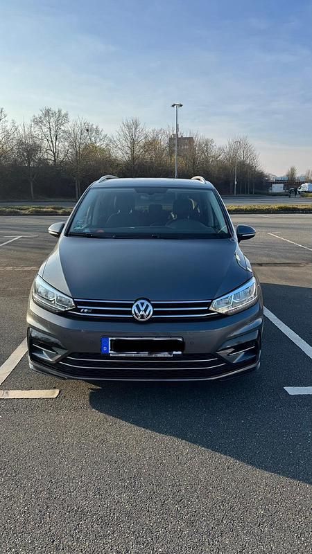 Grau Gebraucht 2019 VW Touran Highline Van / Kleinbus | 22.900 € (Fairer Preis) - Bild 1/4