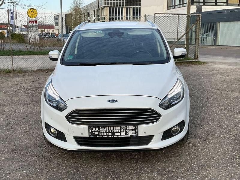 Usado Ford S-MAX Titanium 160 HP (117 kW) 2018 Branco Monovolume