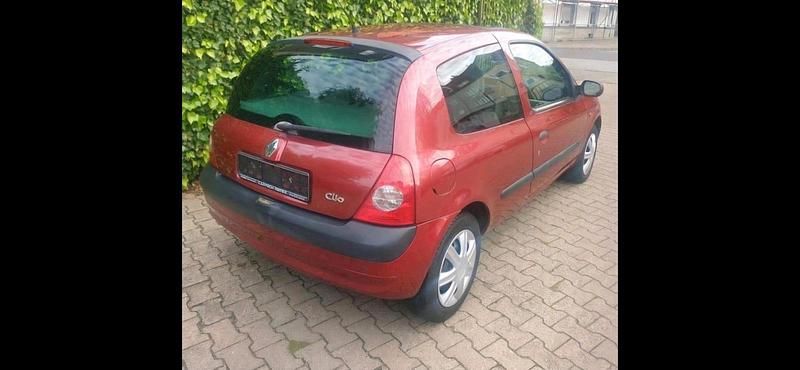 Gebraucht Renault Clio II 75 PS (55 kW) 2001 Rot Kleinwagen