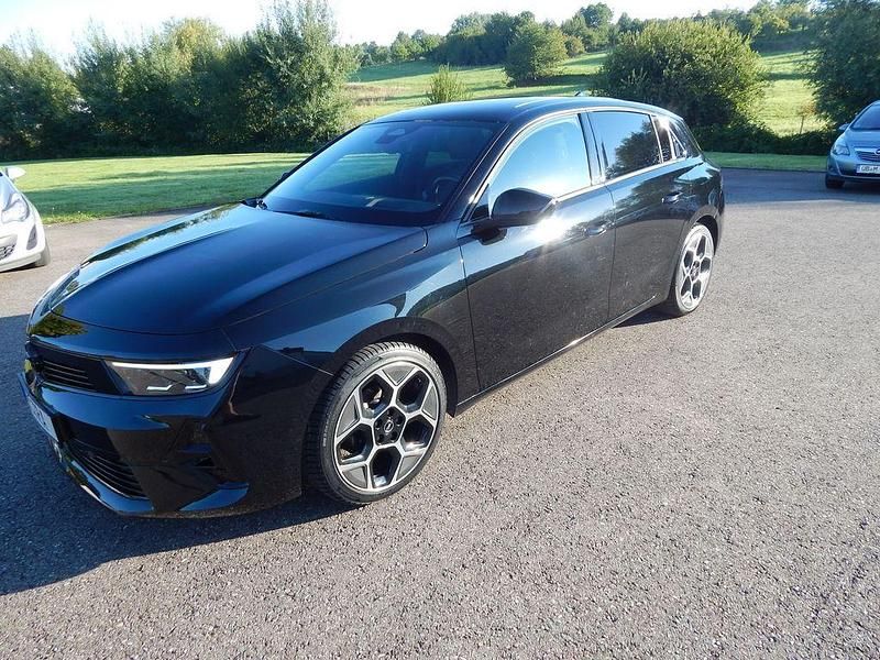 Schwarz Gebraucht 2024 Opel Astra Ultimate Limousine | 25.990 € (Fairer Preis) - Bild 1/4
