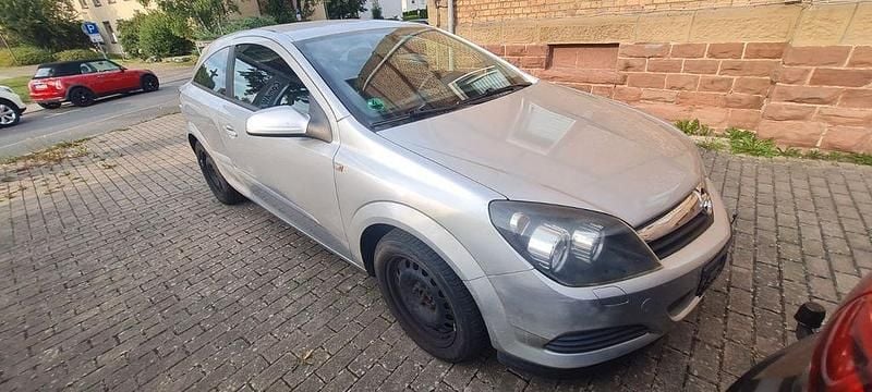 Silber Gebraucht 2006 Opel Astra GTC Edition Coupé | 1.690 € (Superpreis) - Bild 1/4