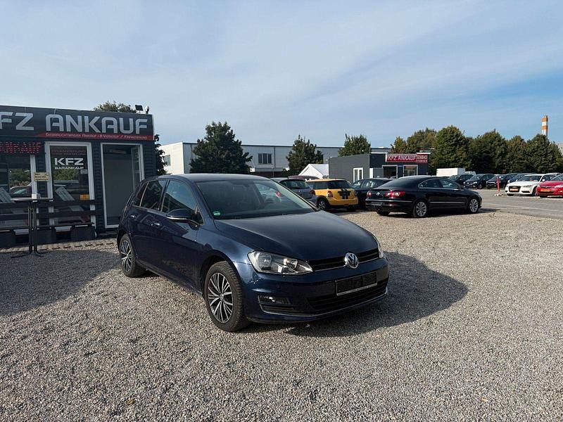 Blau Gebraucht 2016 VW Golf VII Allstar Kleinwagen | 10.900 € (Fairer Preis) - Bild 1/4