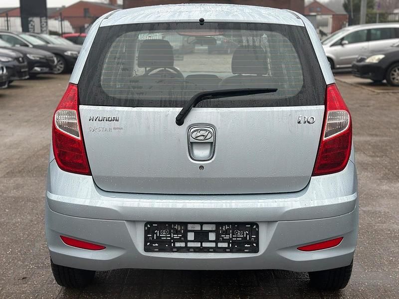 Gebraucht Hyundai i10 69 PS (50 kW) 2013 Blau Kleinwagen