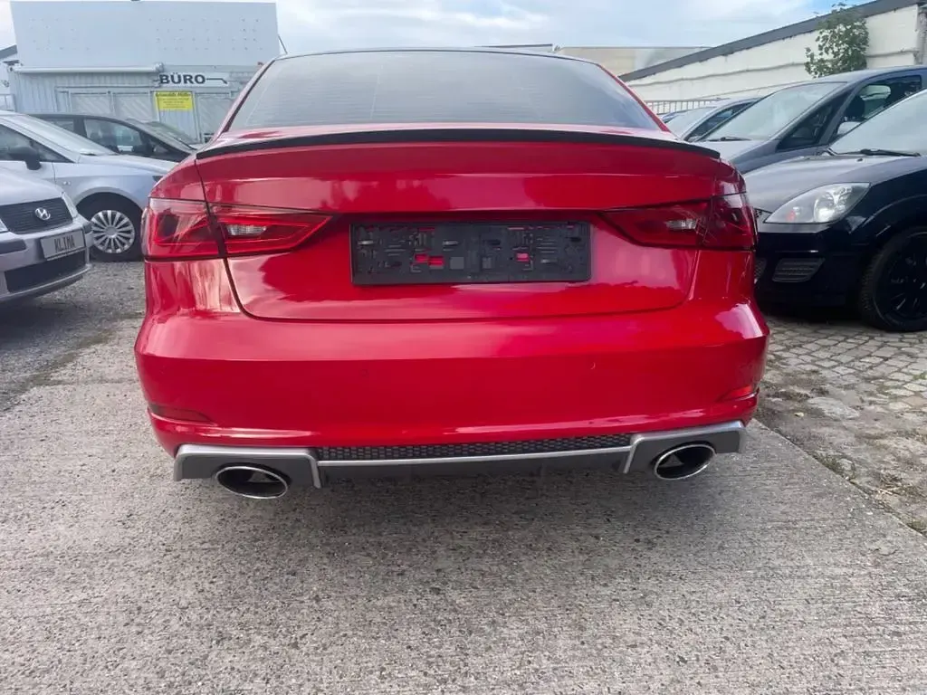 Gebraucht Audi A3 Sport 140 PS (102 kW) 2014 Rot Limousine