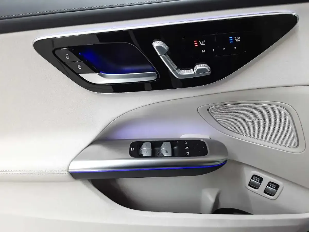 Gebraucht Mercedes C300e Avantgarde 204 PS (150 kW) 2023 Spektralblau metallic Kombi