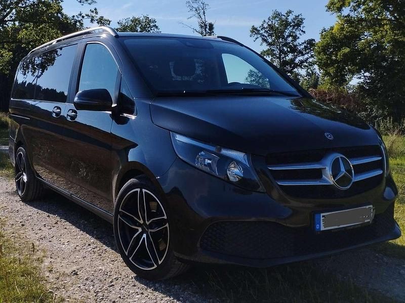 Grau Gebraucht 2019 Mercedes V220 Van / Kleinbus | 37.299 € (Guter Preis) - Bild 1/4