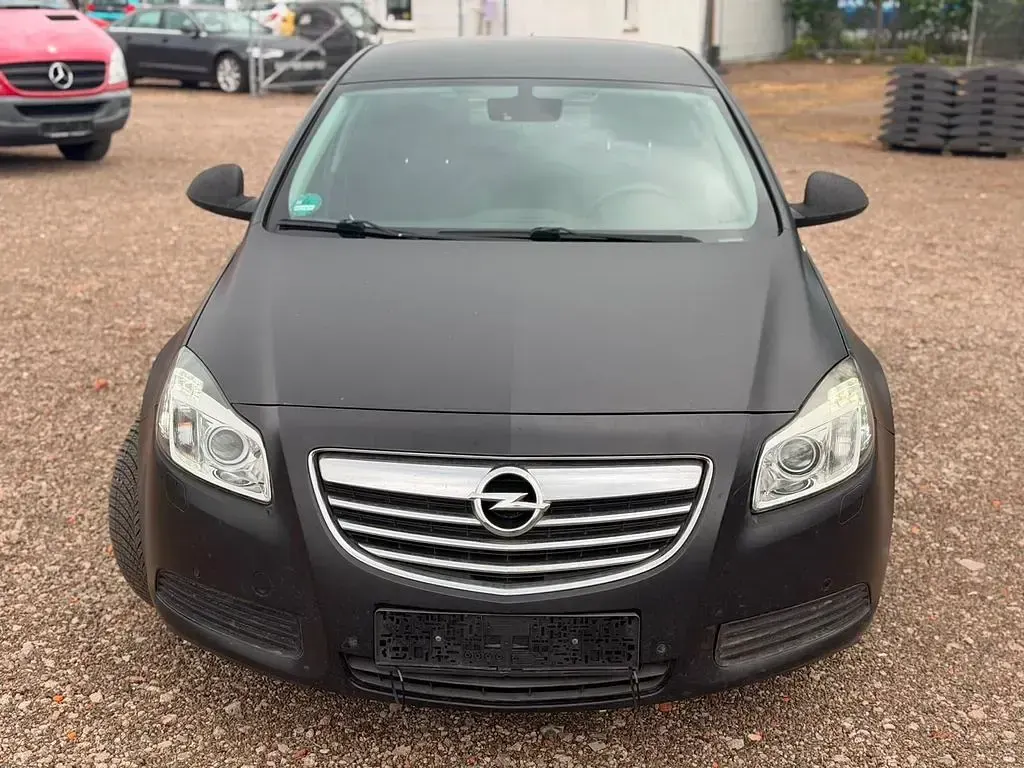 Gebraucht Opel Insignia Edition 131 PS (96 kW) 2010 Schwarz Limousine