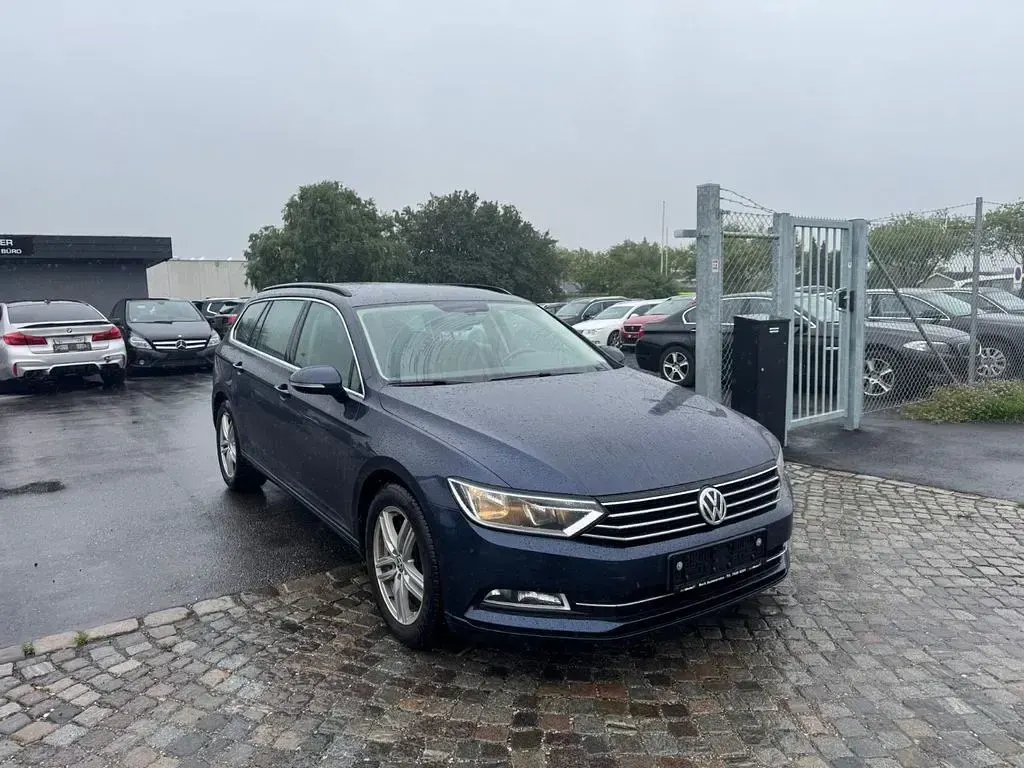 Gebraucht VW Passat Comfortline 150 PS (110 kW) 2017 Blau Kombi