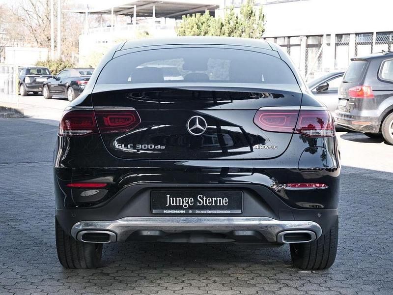 Gebraucht Mercedes GLC300e 306 PS (225 kW) 2021 Schwarz Coupé