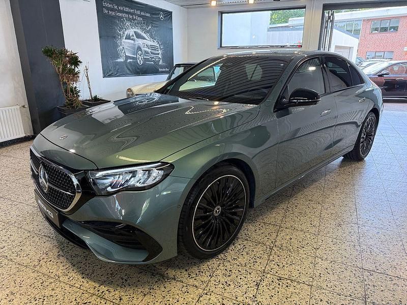 Silber Gebraucht 2024 Mercedes E200 AMG Limousine | 52.995 € (Fairer Preis) - Bild 1/4