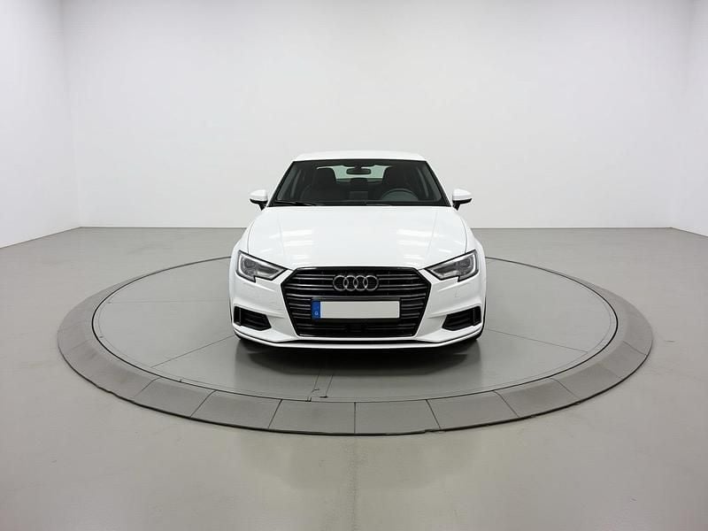 Weiß Gebraucht 2020 Audi A3 Limousine | 15.000 € - Bild 1/4