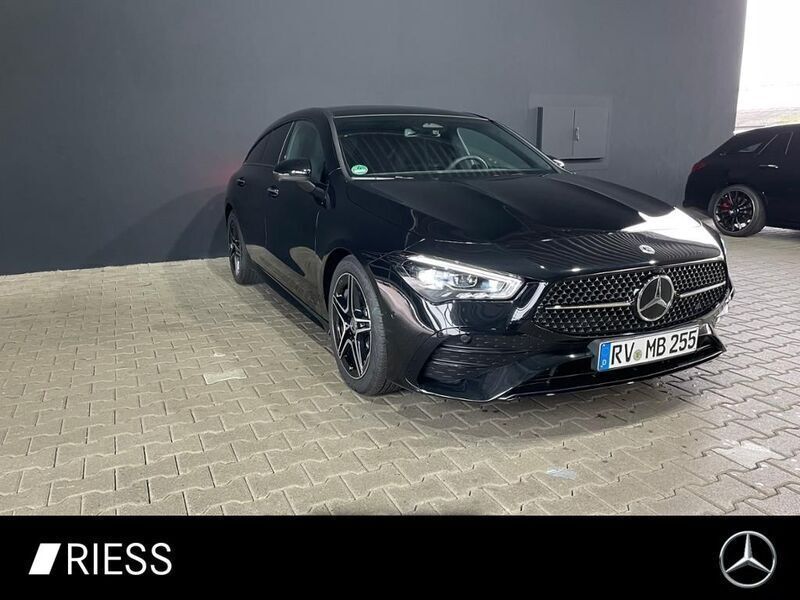 Grau Gebraucht 2024 Mercedes CLA200 Shooting Brake Night Kombi | 35.650 € (Teuer) - Bild 1/4