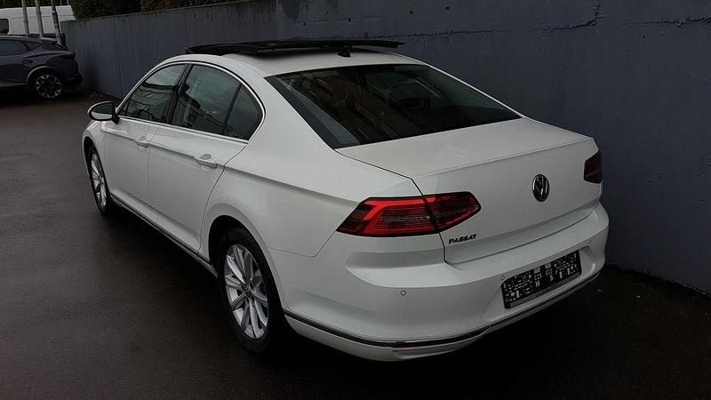 Gebraucht VW Passat Highline 150 PS (110 kW) 2019 Weiß Limousine