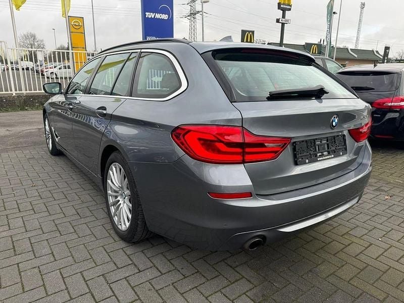Gebraucht BMW 530 Sport Line 252 PS (185 kW) 2018 Blau Limousine
