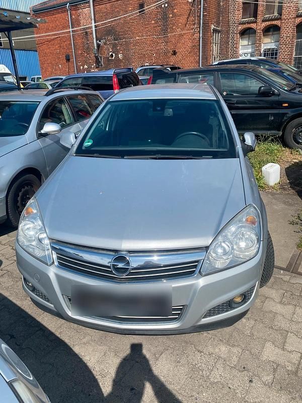 Silber Gebraucht 2010 Opel Astra Kombi | 790 € - Bild 1/4