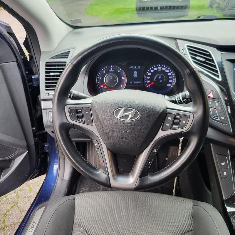 Blau Gebraucht 2019 Hyundai i40 Kombi | 14.000 € (Fairer Preis) - Bild 1/4