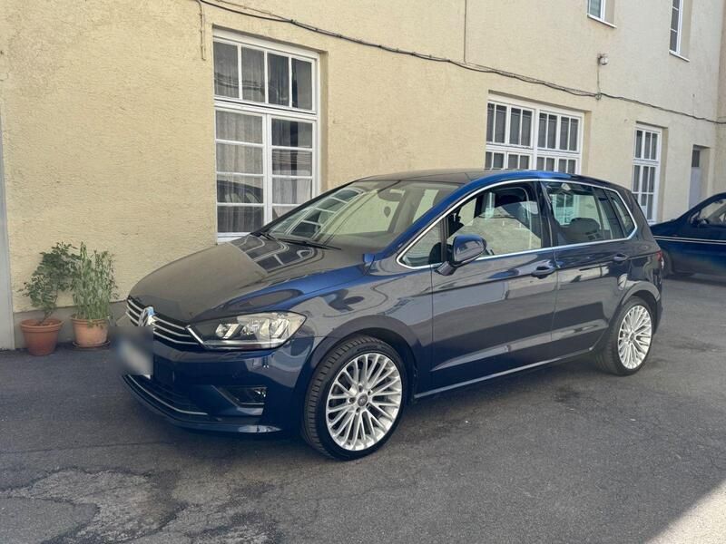 Blau Gebraucht 2016 VW Golf Sportsvan Highline Van / Kleinbus | 14.350 € (Fairer Preis) - Bild 1/4