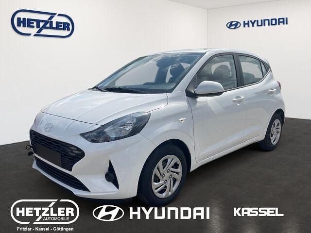 Atlas white / sol Neu 2025 Hyundai i10 Select Kleinwagen | 16.990 € (Fairer Preis) - Bild 1/4