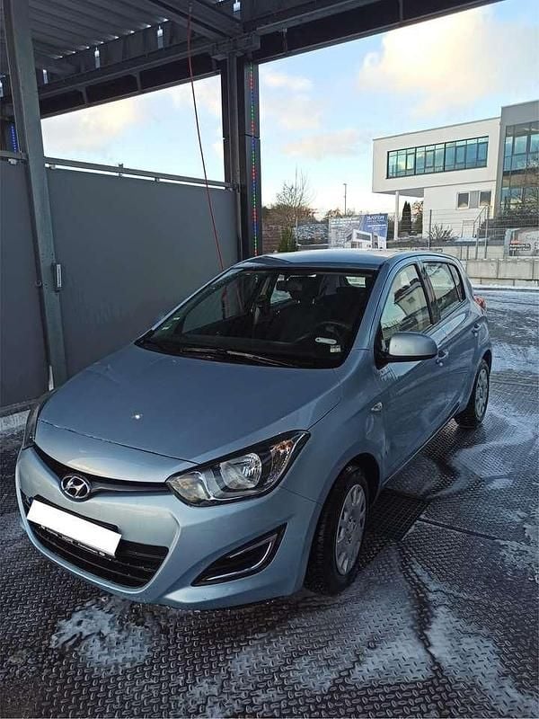Gebraucht Hyundai i20 86 PS (63 kW) 2012 Blau Kleinwagen