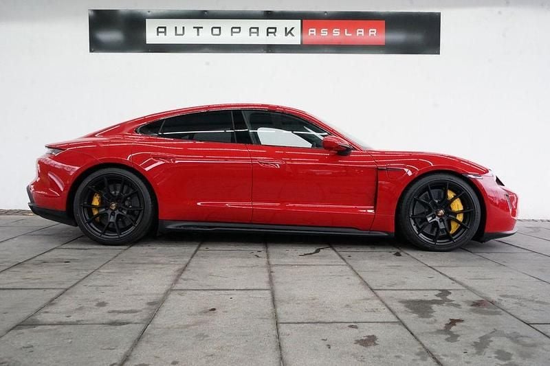 Rot Gebraucht 2023 Porsche Taycan GTS Limousine | 83.880 € - Bild 1/4