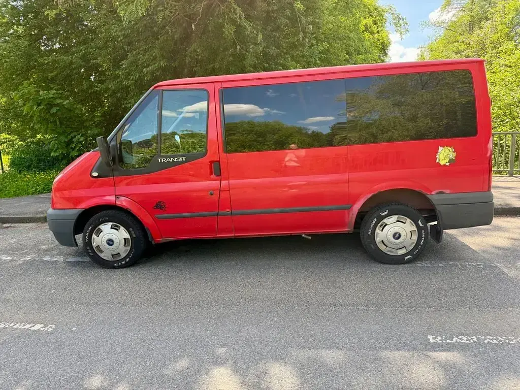 Gebraucht Ford Transit 101 PS (74 kW) 2012 Racerot Kombi