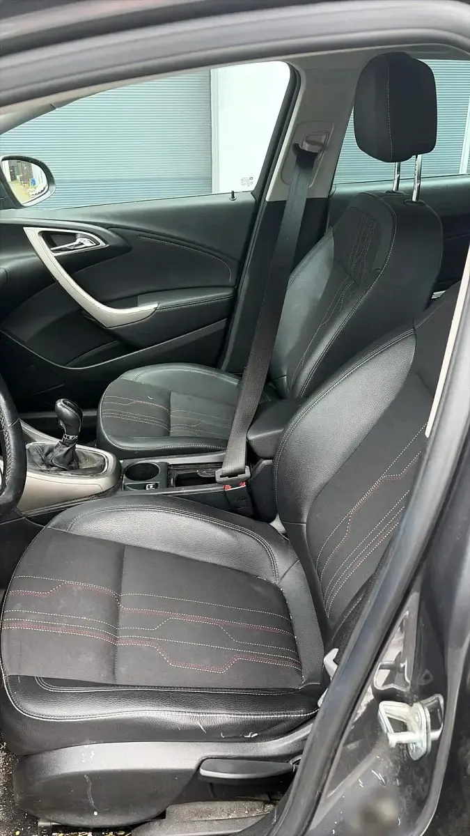 Gebraucht Opel Astra 140 PS (102 kW) 2013 Grau Kombi