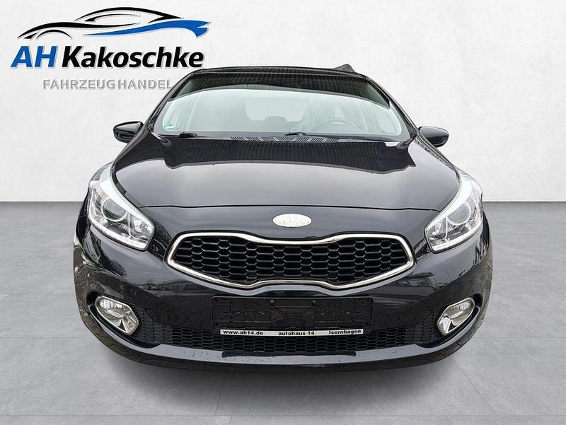(1k) zilinaschwarz met. Gebraucht 2013 Kia Ceed DREAM-TEAM Edition Kleinwagen | 7.450 € (Fairer Preis) - Bild 1/4