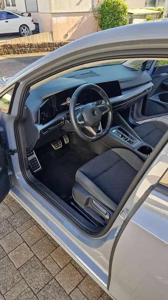 Gebraucht VW Golf VIII Active 131 PS (96 kW) 2021 Grau Limousine