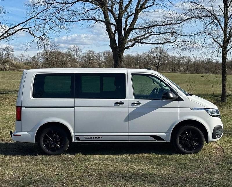 Second-hand VW Multivan 150 CP (110 kW) 2021 Alb Monovolum